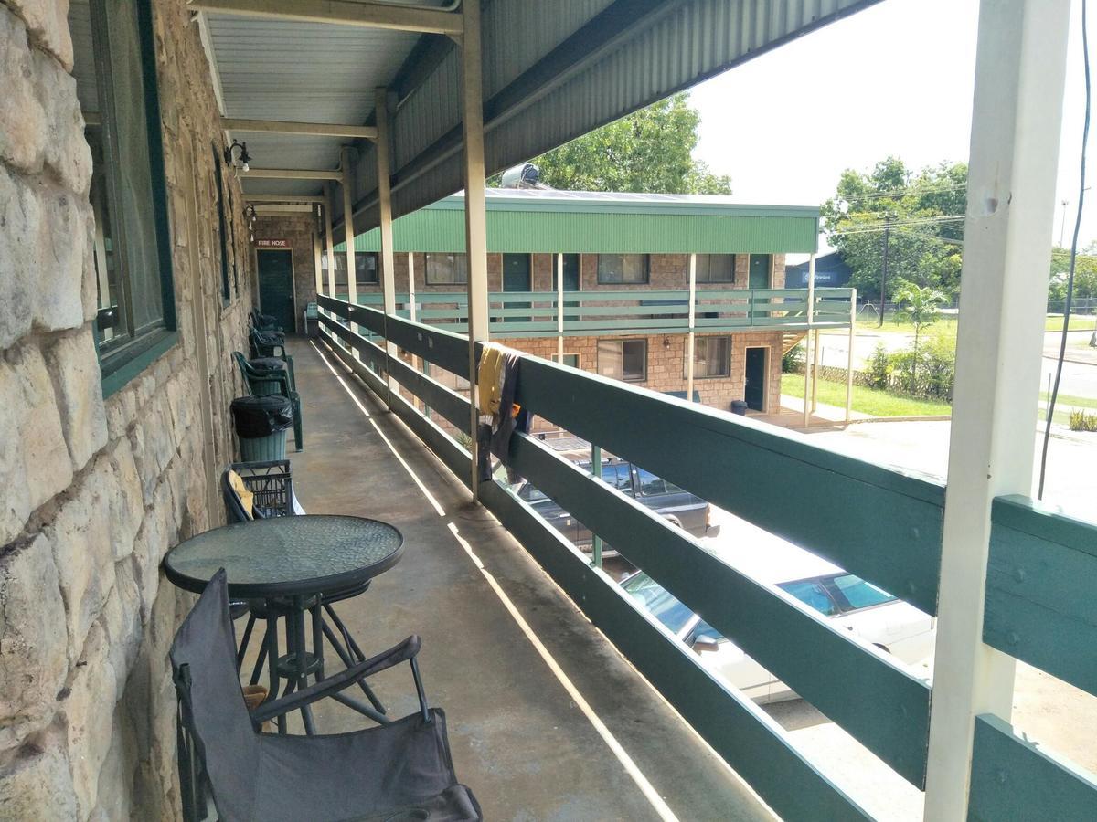 Palm Court Backpackers Hostel Катрин Екстериор снимка