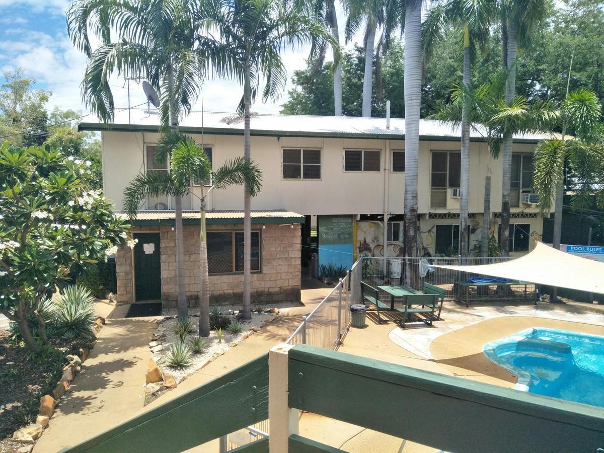 Palm Court Backpackers Hostel Катрин Екстериор снимка