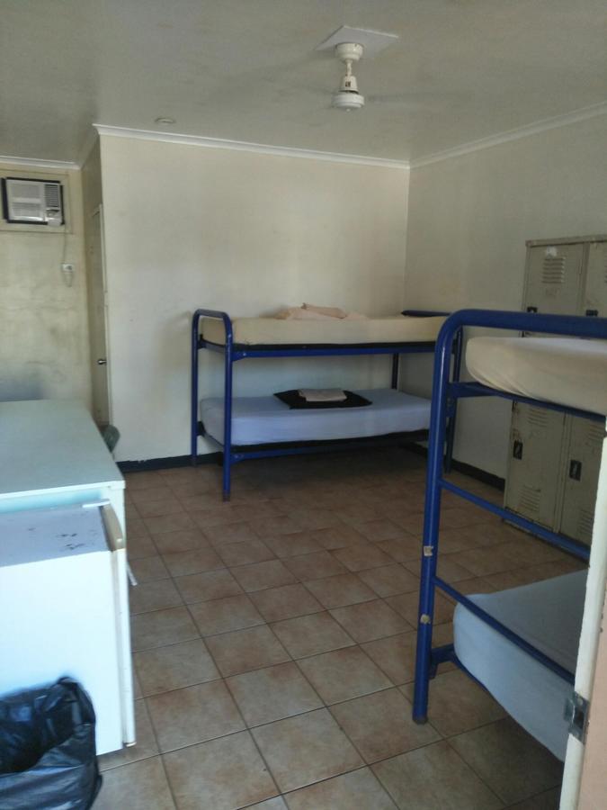 Palm Court Backpackers Hostel Катрин Екстериор снимка