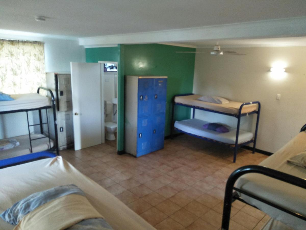 Palm Court Backpackers Hostel Катрин Екстериор снимка