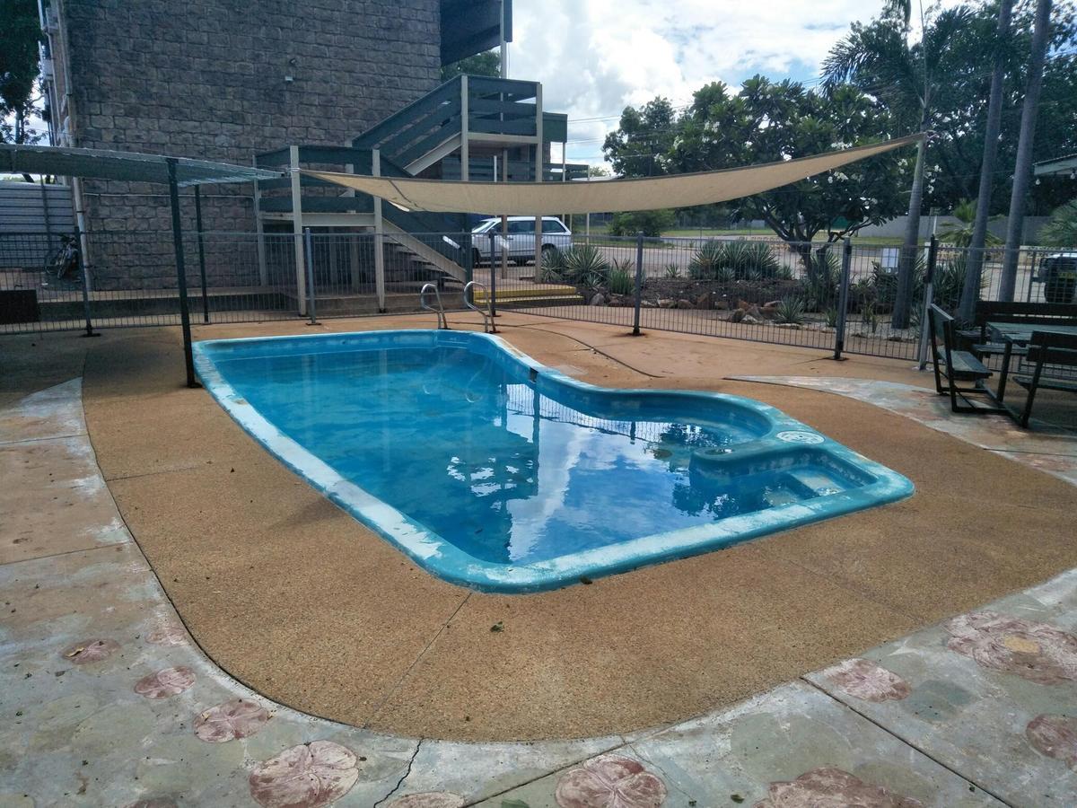 Palm Court Backpackers Hostel Катрин Екстериор снимка