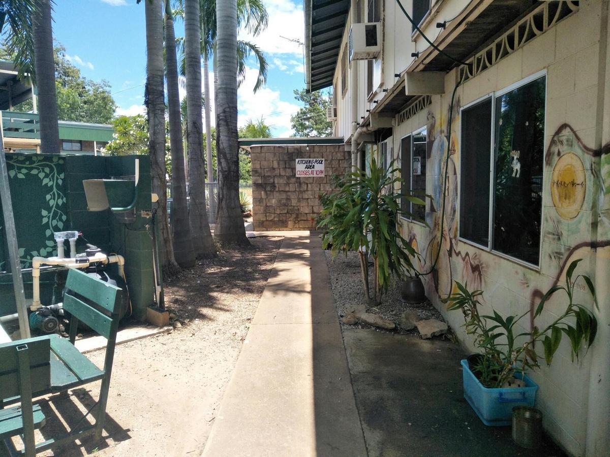 Palm Court Backpackers Hostel Катрин Екстериор снимка