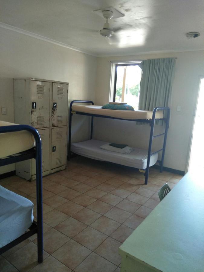 Palm Court Backpackers Hostel Катрин Екстериор снимка