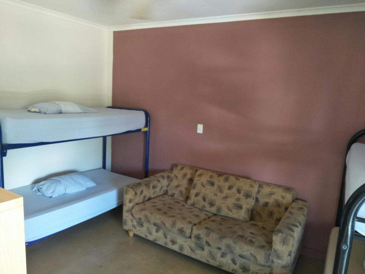 Palm Court Backpackers Hostel Катрин Екстериор снимка