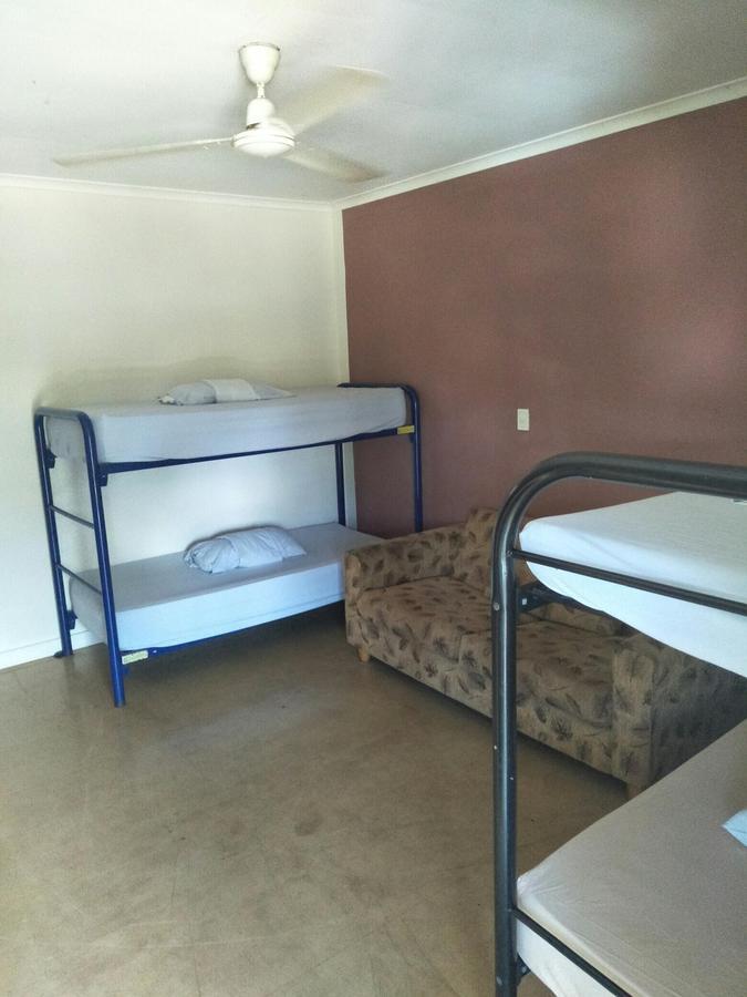 Palm Court Backpackers Hostel Катрин Екстериор снимка