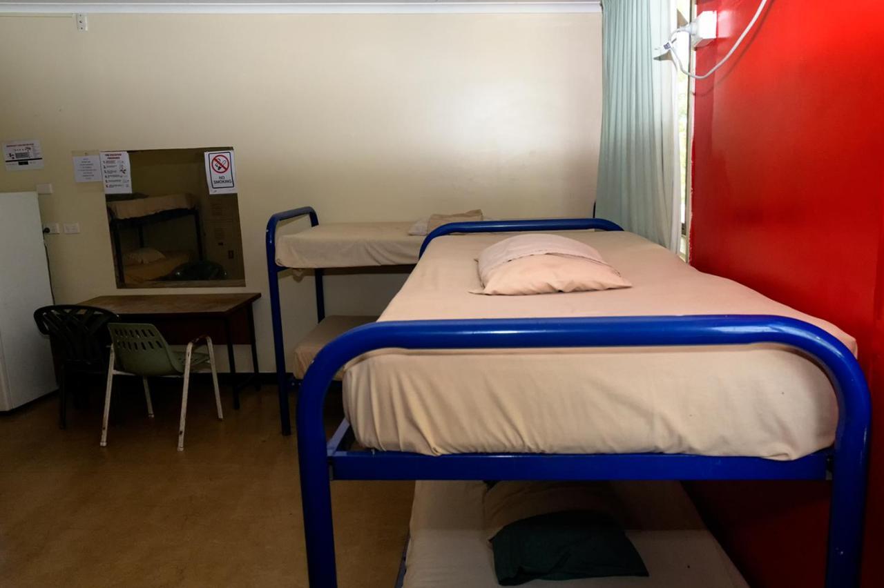 Palm Court Backpackers Hostel Катрин Екстериор снимка